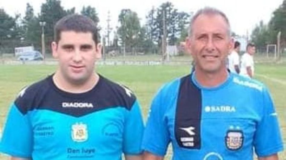 Nicolás, el árbitro asistente. En la imagen junto a Germán Castro. 