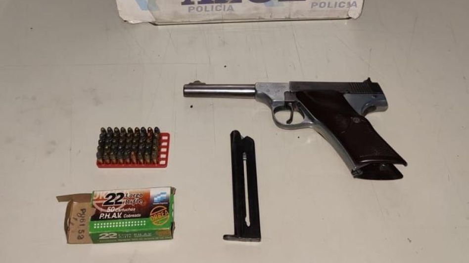 Una pistola calibre 22. La tenía en su poder en abril pasado el hombre que fue condenado en este proceso. 