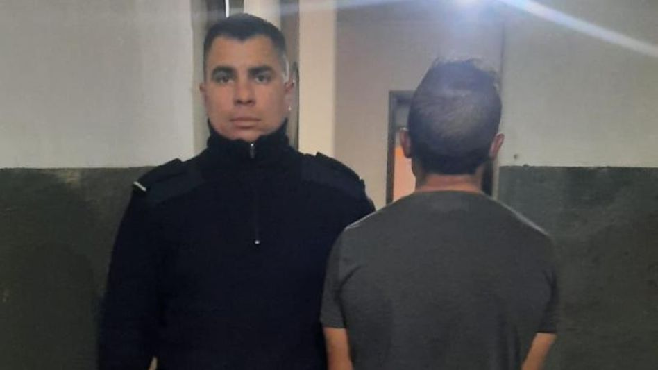 Todavía se espera por el otorgamiento de un cupo para que el acusado de estos hechos sea llevado a una unidad penal. Por el momento sigue privado de la libertad en la comisaría primera.  CPA/PBA