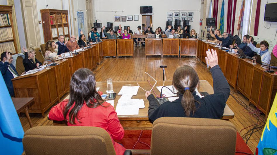 Los legisladores provinciales deben ejercer "con  responsabilidad democrática" su representación