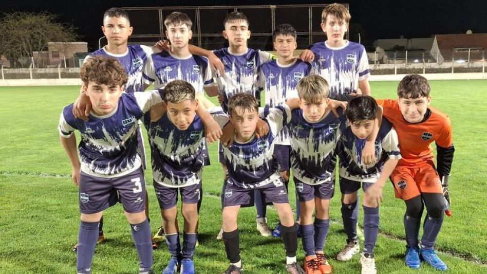 La selección Sub 13 de Azul se enfrentará hoy a su similar de Tandil por el partido de ida de la primera ronda del certamen de la categoría. FACEBOOK LIGA TANDILENSE