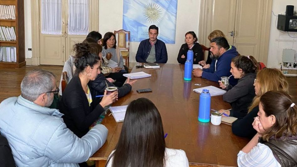 Días atrás, el Dr. Martín Maraschio y Betina Aguilar, funcionarios del área de Salud, subieron al Concejo Deliberante para reunirse con ediles e integrantes del Consejo Local del Hábitat.