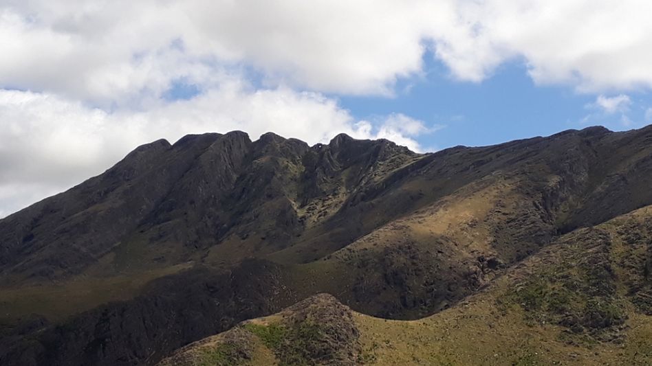 Un hombre murió mientras caminaba por un cerro de la Comarca de Sierra de la Ventana