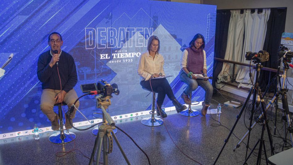 Nelson Sombra, Natalia Colomé y María Victoria Herrera, durante el debate de candidatos realizado en la Redacción de EL TIEMPO.  NICOLÁS MURCIA
