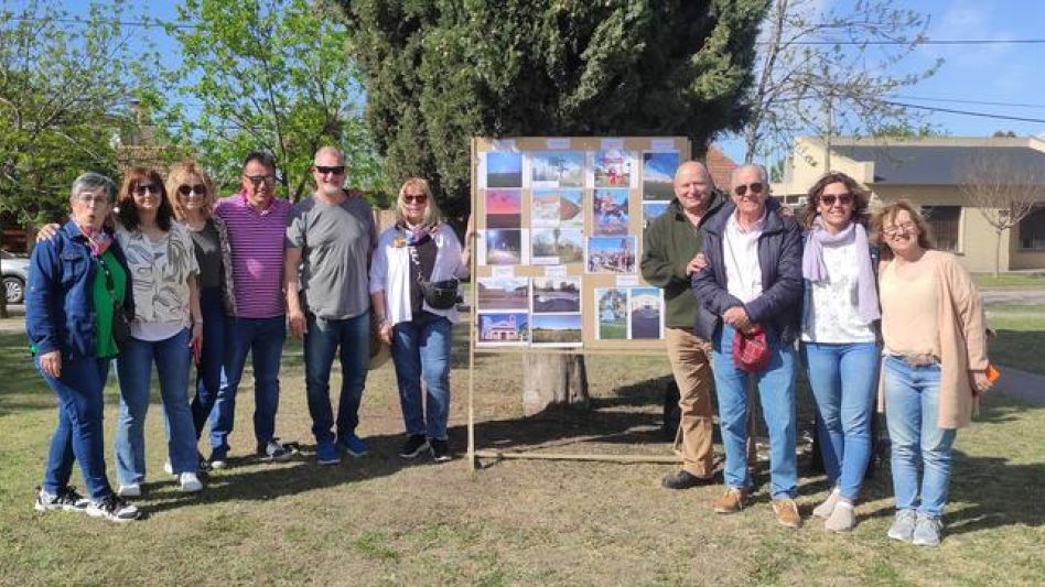 La comisión del barrio que organizó la movida del pasado sábado.  