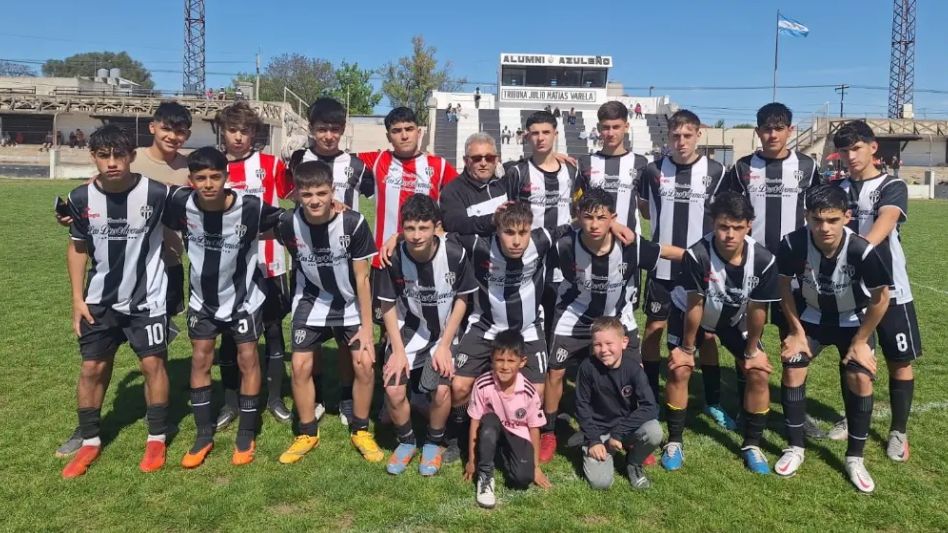 La Séptima de Alumni se escapó en la cima de las posiciones. El albinegro ahora le lleva cinco puntos a Sportivo Piazza, su perseguidor. Foto: Nicolás Murcia.