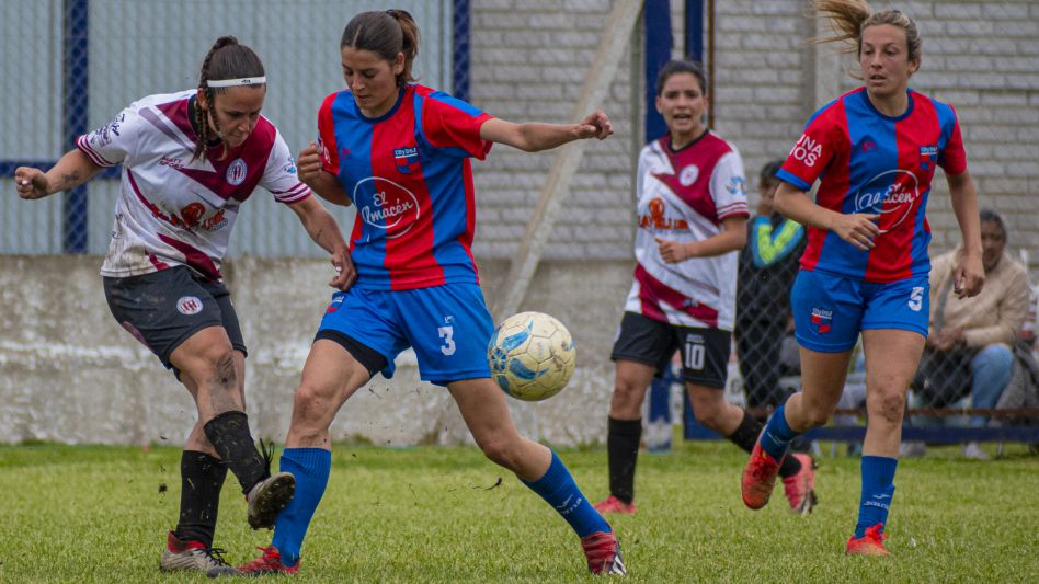 San José se quedó con el clásico de Villa Fidelidad al superar a Estrellas por 3 a 0 y se clasificó a los cuartos de final del Torneo Clausura de Fútbol Femenino. Foto: NICOLÀS MURCIA