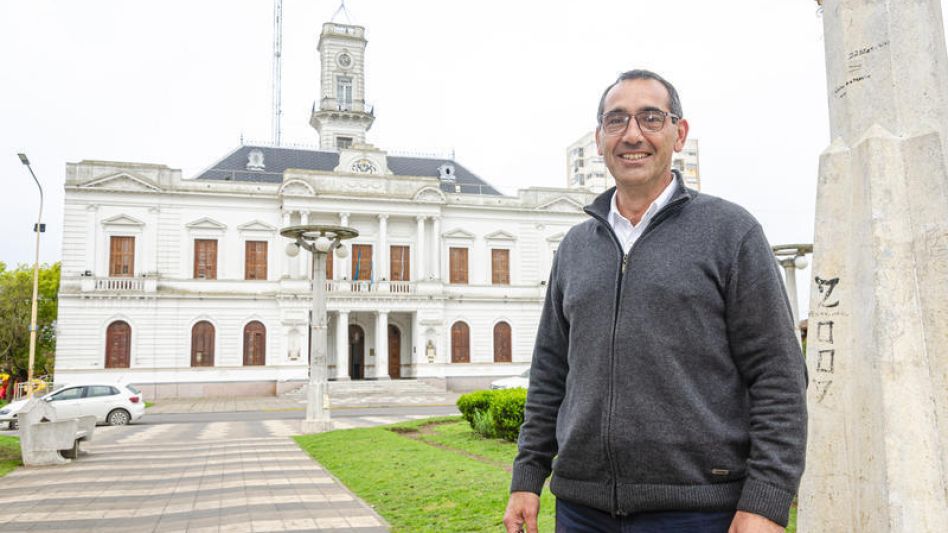 Nelson Sombra, intendente electo del Partido, fue entrevistado ayer por EL TIEMPO. Lo vengo planteando y no me corro de lo que digo, me gustaría armar la mejor selección que tenga Azul, manifestó. 