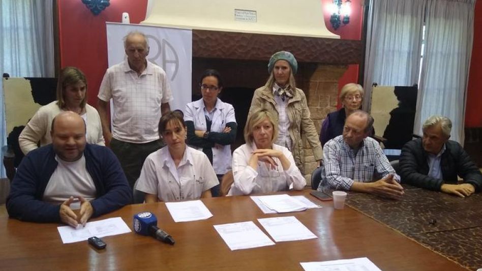 En conferencia de prensa, el jueves se anunció el resultado de la cena solidaria.  GENTILEZA/COOPERADORA DEL HOSPITAL PINTOS