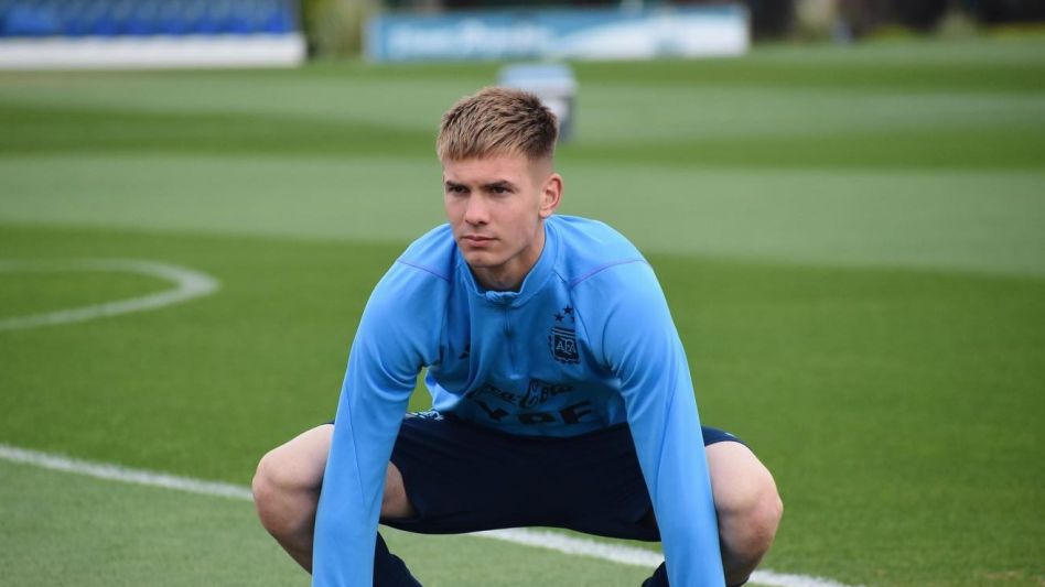 El DT de la Selección Argentina, Diego Placente, dio la lista los 21 convocados para la cita Indonesia, donde figura el volante azuleño, Foto: gentileza Instagram Franco Mastantuono.