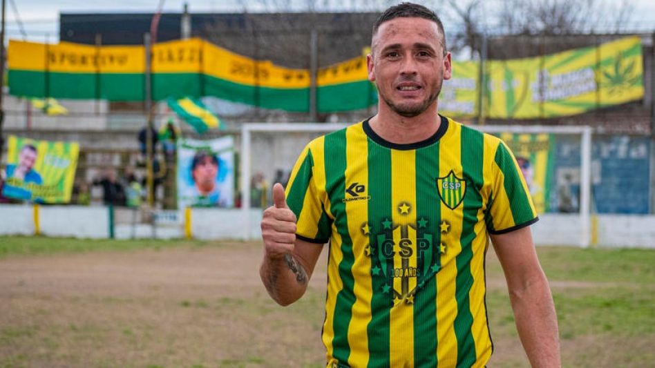 Agustín Escobar debutó con goles. El delantero hizo su presentación en competencias nacionales y convirtió los dos tantos en el empate de Piazza ante Social Velense. Foto: N. Murcia.