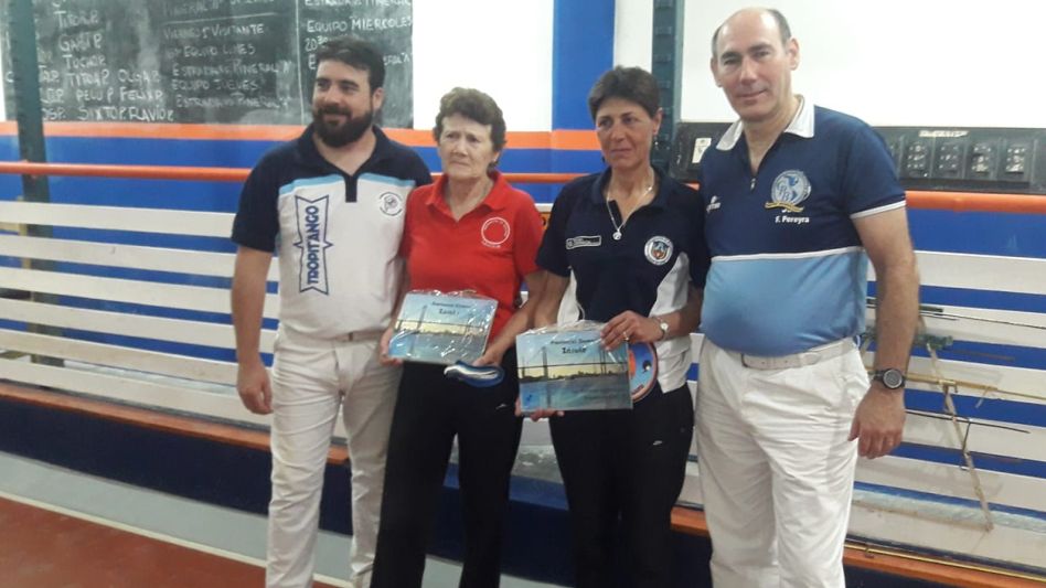 La chillarense Silvia Porras (derecha) también estará presente en el certamen, donde en el debut enfrentará, a partir de las 12.30, a Mónica Petrucelli (General Alvear C).