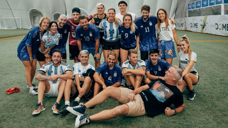 Entre los famosos que competían en el equipo de la rubia se encontraban: Lali Espósito, Morena Beltrán, Sofía Martínez, Martina Benza y Nati Jota.