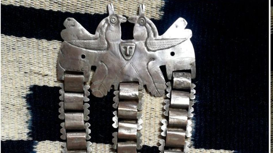 Muestra de platería mapuche en el Museo Squirru