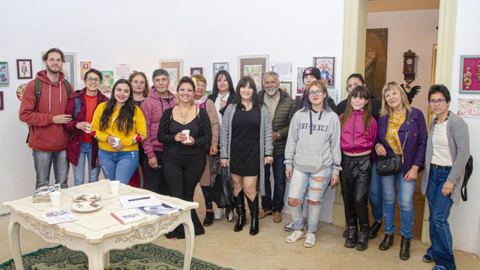 Melina Oíz: La muestra se encuentra en el Museo Comunitario de Azul y estará abierta hasta el 22/11 y pueden visitarla de miércoles a sábados de 18 a 20. 