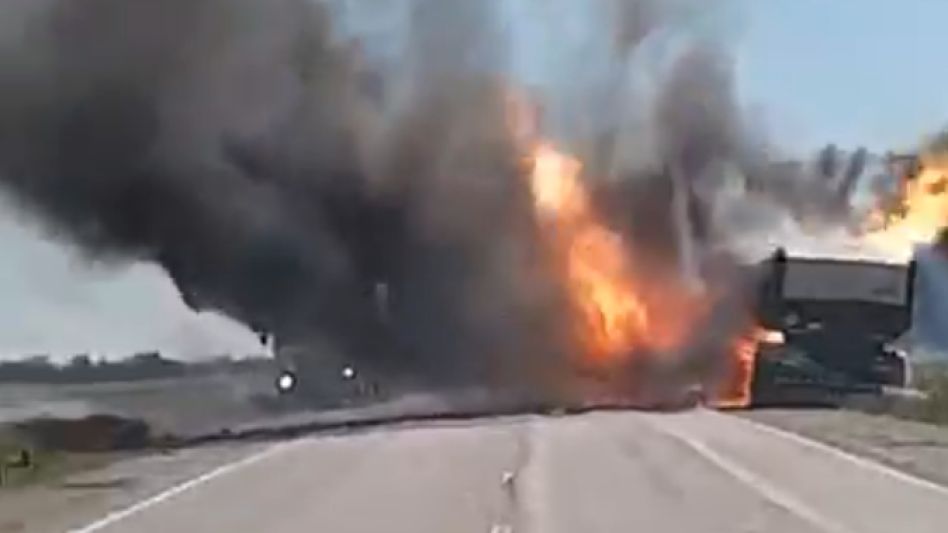 Un camión se incendió mientras transitaba por Ruta 3