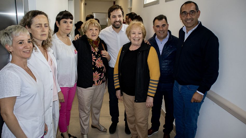 La Provincia entregó dos ambulancias para Azul