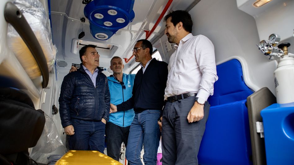 La Provincia entregó dos ambulancias para Azul
