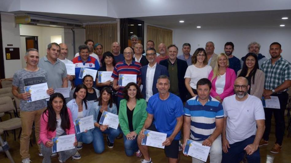 Acto de entrega de certificados de la Escuela de  Dirigentes Deportivos de la UNSADA y el IPPA