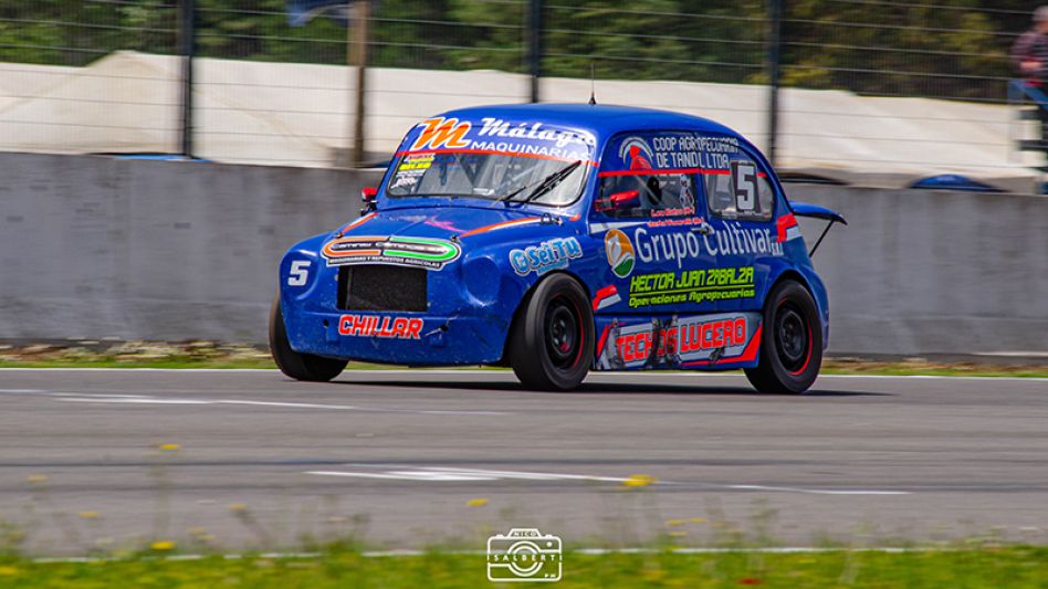 Leonel Gelso se llevó un fin de semana perfecto en el autódromo de San Cayetano en el marco del noveno capítulo del año para la Promocional 1100 de APPS. Foto: GENTILEZA NICO ISALBERTI-BANDERA A CUADR