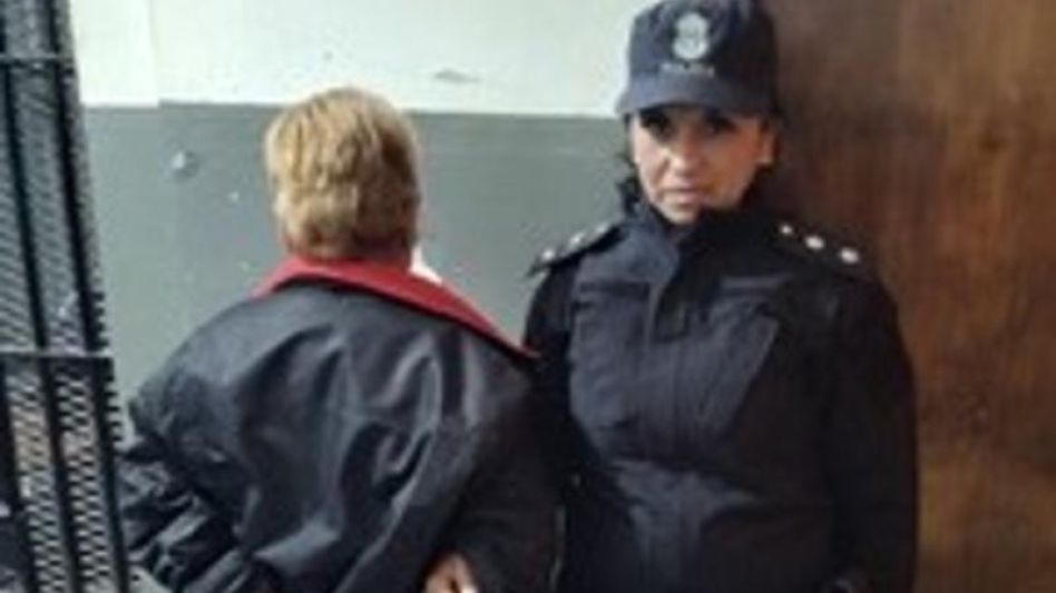 Tras su detención el pasado 12 de octubre en Azul, la acusada está presa en la Subcomisaría de Chillar.  SECCIONAL PRIMERA AZUL/PBA
