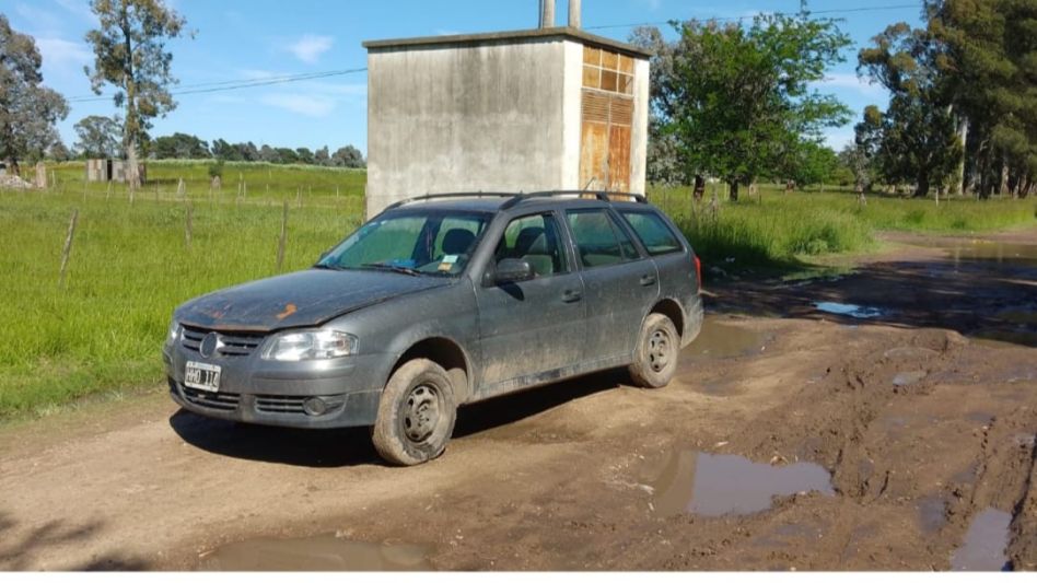 El rodado recuperado en horas de la mañana de este sábado por personal policial: un Volkswagen Gol Country. FOTO: CPA/PBA