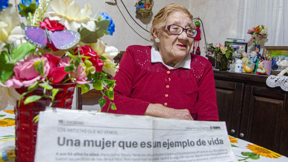 En el 2020 este mismo diario entrevistó a María Esther ya que hace muchos años que se dedica a las manualidades, incluso son 90 años elabora artesanías muy lindas.  FOTOS NACHO CORREA   