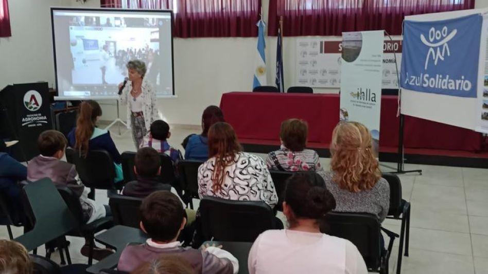 El material presentado por los niños y sus docentes provoco el interés de los presentes del Auditorio y de quienes escuchaban de manera on line.