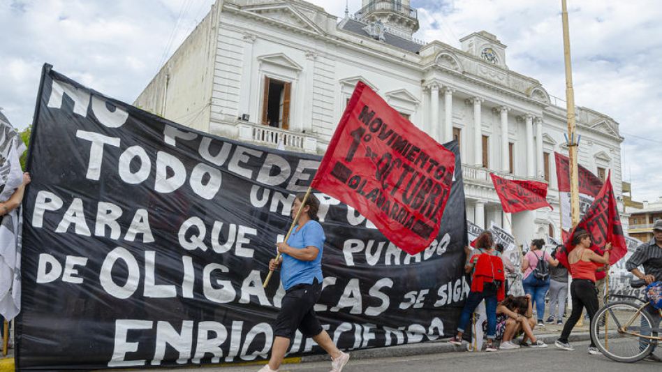 Entre los sectores movilizados en favor del aumento de tasas se encontraron organizaciones de distritos vecinos, como fue el caso de los procedentes de Olavarría y Tandil. NACHO CORREA