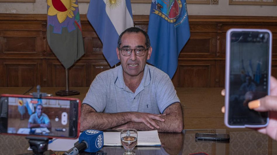 El intendente electo Nelson Sombra brindó ayer una conferencia de prensa en la cual se refirió a diferentes temáticas, entre ellas la nueva matriz tributaria para el Partido de Azul. NICOLÁS MURCIA