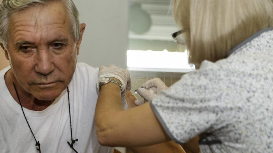 Covid-19: Más del 75% de los mayores de 40 años no se aplicó el refuerzo de la vacuna