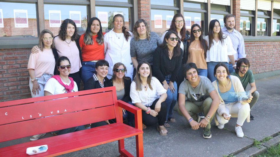 Inauguraron banco rojo en el Campus de la Universidad Nacional del Centro