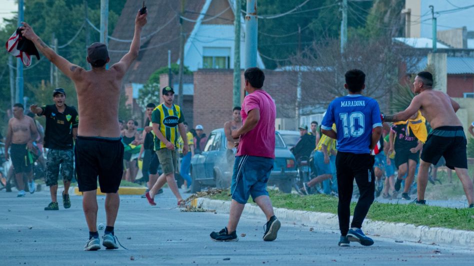 Incidentes al final del partido entre Chacarita y Piazza