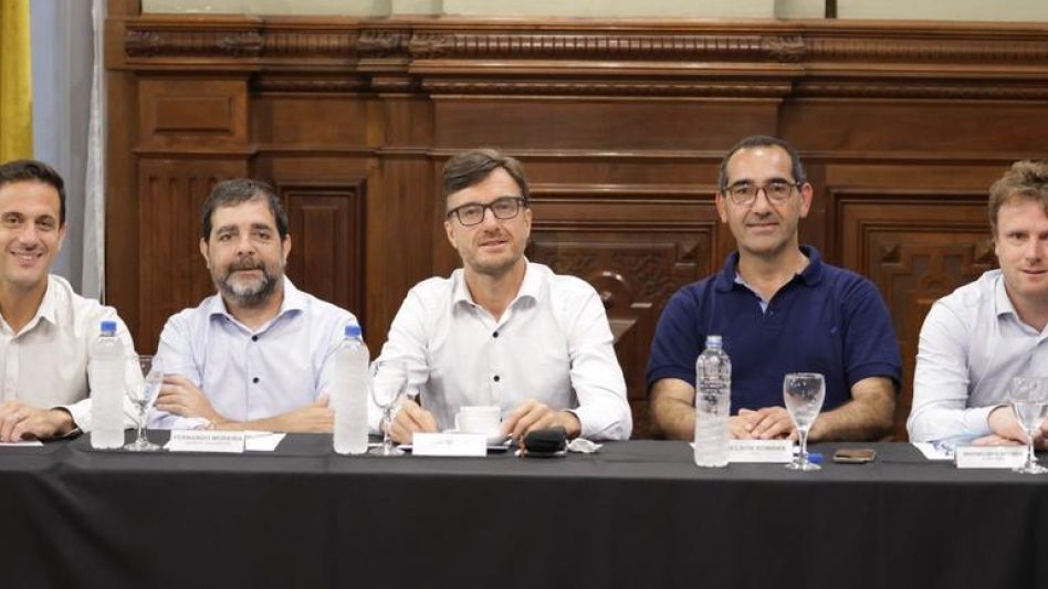 El intendente electo de Azul Nelson Sombra participó ayer de una reunión con el gobernador Axel Kicillof.   PRENSA GOBERNACIÓN 