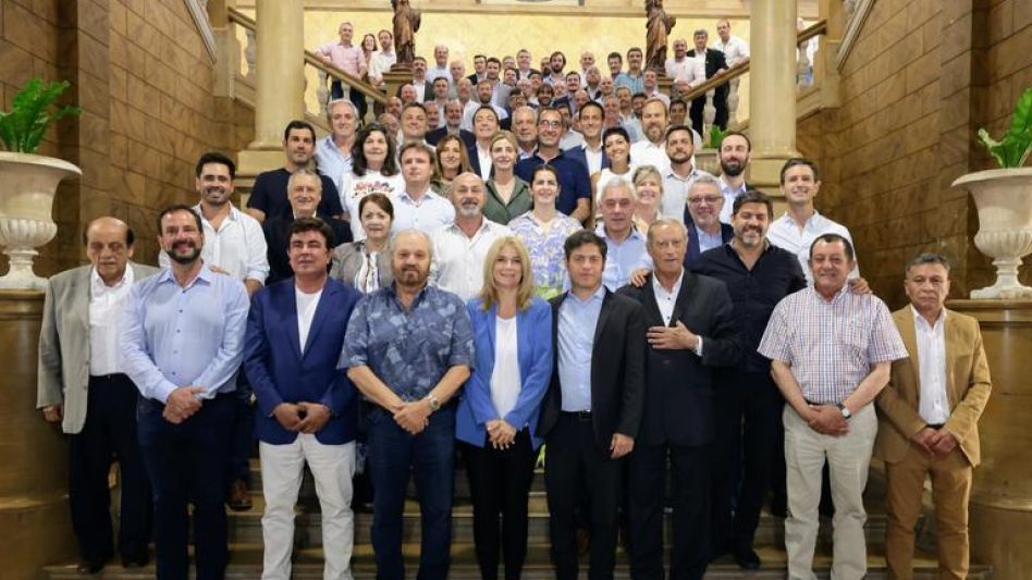 Durante la reunión, el gobernador Kicillof convocó a los intendentes a seguir trabajando en la transformación de los distritos.