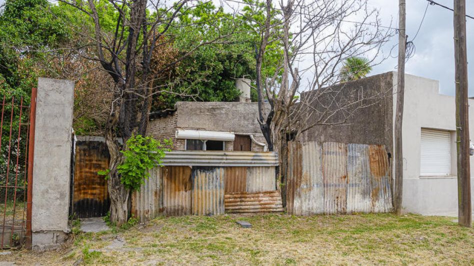 La casa que fuera incendiada hace dos meses. El cartonero acusado de provocar ese hecho ahora está con prisión preventiva en una cárcel.  NACHO CORREA