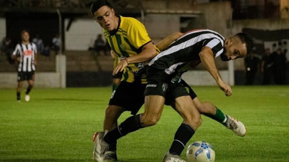 Piazza y Alumni comenzarán a jugarse hoy la primera final del Torneo Clausura de Primera División. El encuentro se disputará en el Emilio S. Puente, desde las 19 horas. ARCHIVO 