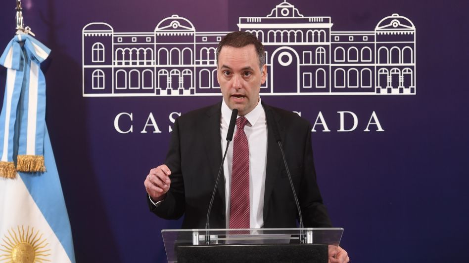 El Gobierno suspendió la pauta a los medios por un año y revisará contratos y nombramientos