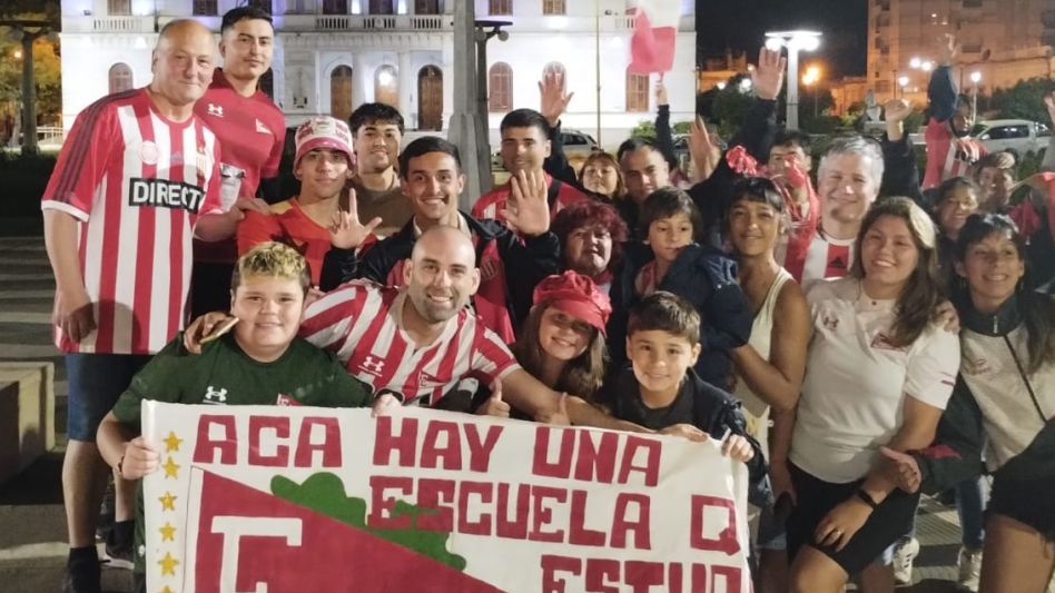 Estudiantes de La Plata se consagró ayer campeón de la Copa Argentina, y sus hinchas festejaron el logro en el centro de la ciudad.
