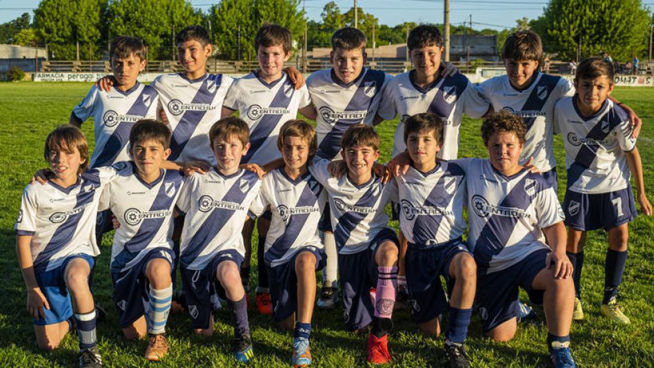 La Décima de Cemento Armado debutó con un triunfo en el Nocturno. FOTOS: NICOLÁS MURCIA
