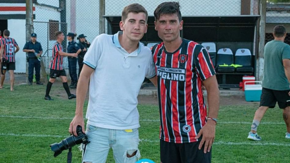 Alvaro Iuri es un joven comunicador tapalquense que de un tiempo a esta parte se dedicó a generar contenido sobre clubes y futbolistas del centro de la provincia de Buenos Aires. 