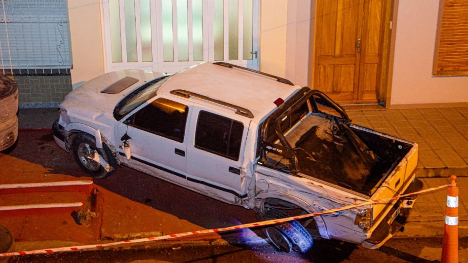  Sustrajo un camión, chocó contra una camioneta y murió