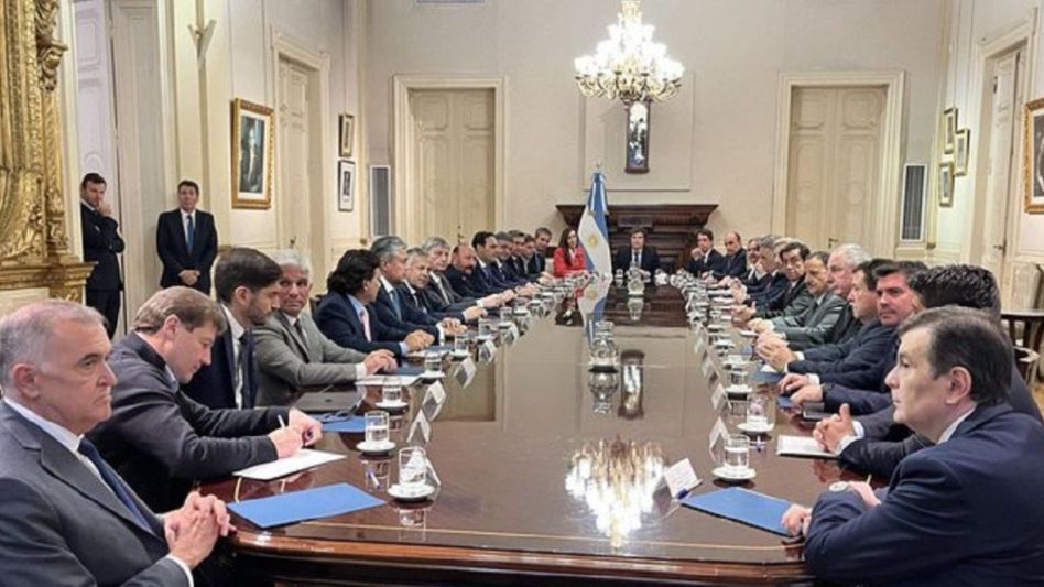 Milei le bajó el pulgar a la propuesta de los gobernadores peronistas de coparticipar el impuesto al cheque