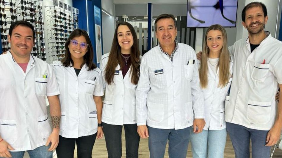 El recurso humano de Vision Center, de izquierda a derecha: Juan, Lorena, Josefina, Marcelo, Juliana y Matías.