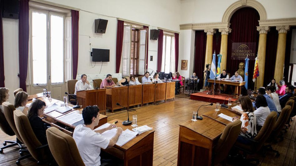 Por mayoría, el Concejo aprobó la Resolución que solicita al Intendente la liquidación por separado de la tasa de servicios esenciales.  PRENSA/CONCEJO DELIBERANTE DE AZUL
