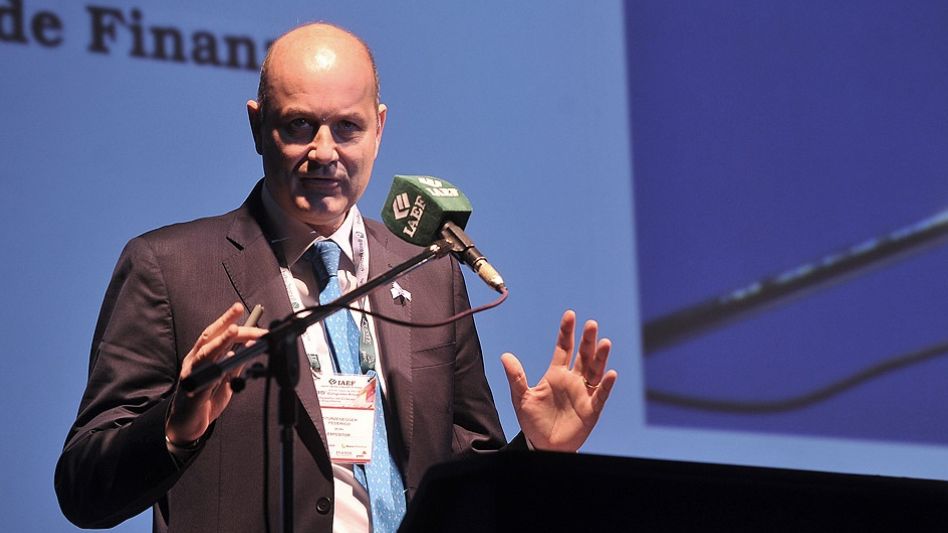 Sturzenegger anticipó que el Gobierno enviará otra ley que elimina 160 regulaciones