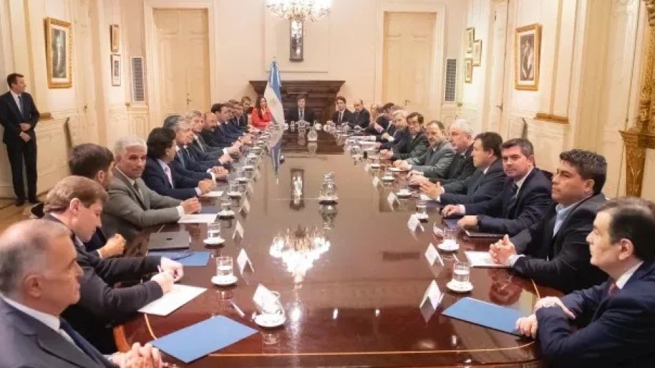 Milei presiona: revertirá Ganancias solo si los gobernadores apoyan la "ley ómnibus"