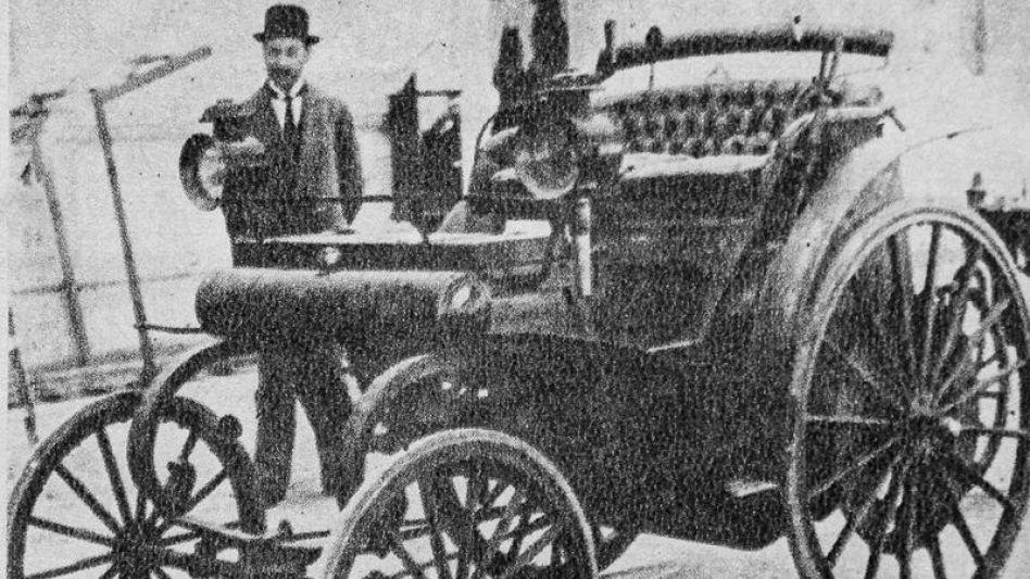 Primer automóvil que pisó tierra argentina, introducido por Dalmiro Varela Castex.  ARCHIVO/EL TIEMPO