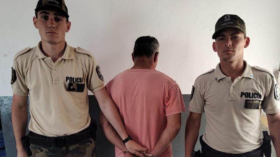 El imputado por estos hechos permanece, en carácter de detenido, en la Estación de Policía Comunal de la ciudad de Rauch.  FOTOS: CPR AZUL/PBA   