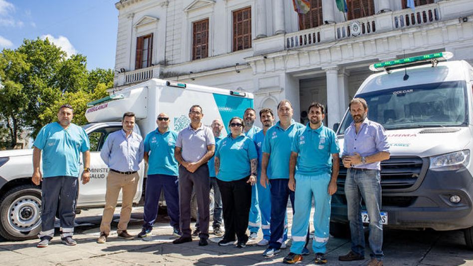 Nelson Sombra encabezó ayer la presentación de los equipos del operativo de emergencias viales para Azul.  PRENSA MUNICIPAL